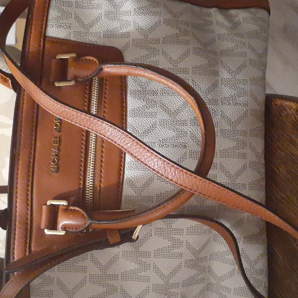 MICHAEL KORS LARGE SATCHEL CROSSBODY STRAP SIGNATURE - Picture 1 of 11